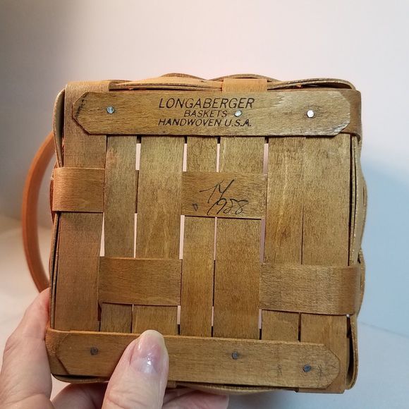 Longaburger Christmas Poinsettia Basket 1988 with plastic insert - Picture 10 of 10